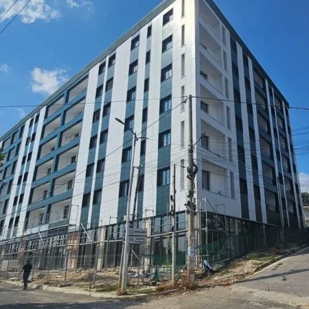 Tirane, shitet apartament 2+1+Ballkon , 114 m² 142.500 € (Paskuqan)