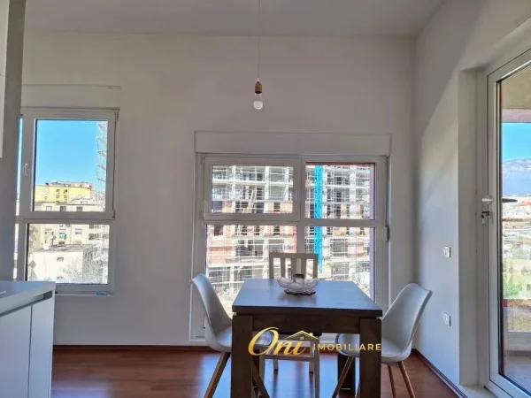 Tirane, jepet me qera apartament 2+1 Kati 5, 90 m² 600 € (KOMPLEKSI MANGALEM)