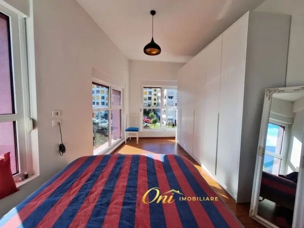 Tirane, jepet me qera apartament 2+1 Kati 5, 90 m² 600 € (KOMPLEKSI MANGALEM)