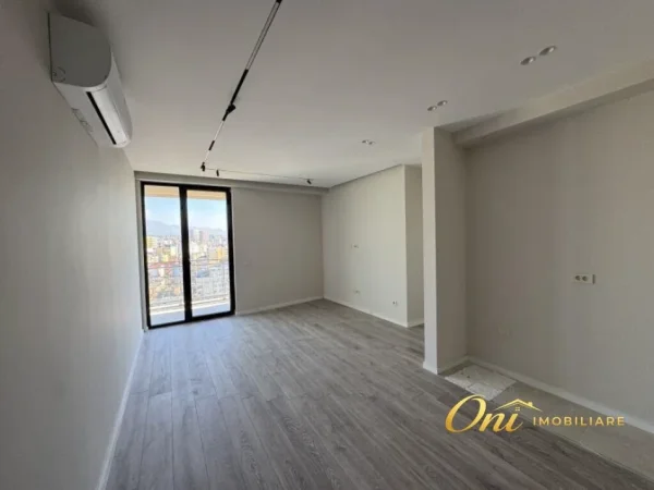 Tirane, jepet me qera zyre Kati 12, 200 m² 2.000 € (GOLDEN TOWER)
