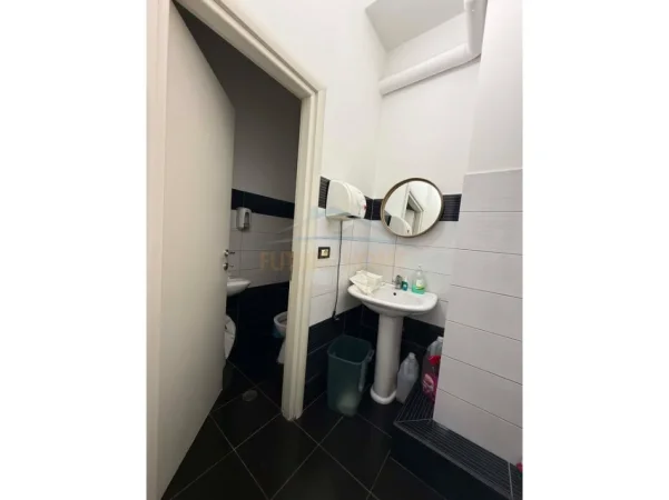 Tirane, shitet ambjent biznesi Kati 1, 202 m² 909.000 € (Rruga e Kavajes)