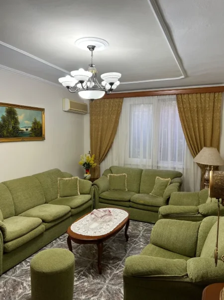 Tirane, jepet me qera apartament 2+1+Ballkon Kati 1, 110 m² 500 € (Rruga bardhyl)