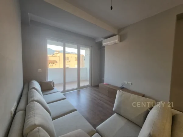 Tirane, jepet me qera apartament 2+1 Kati 3, 103 m² 570 € (Shkolla e Bashkuar)