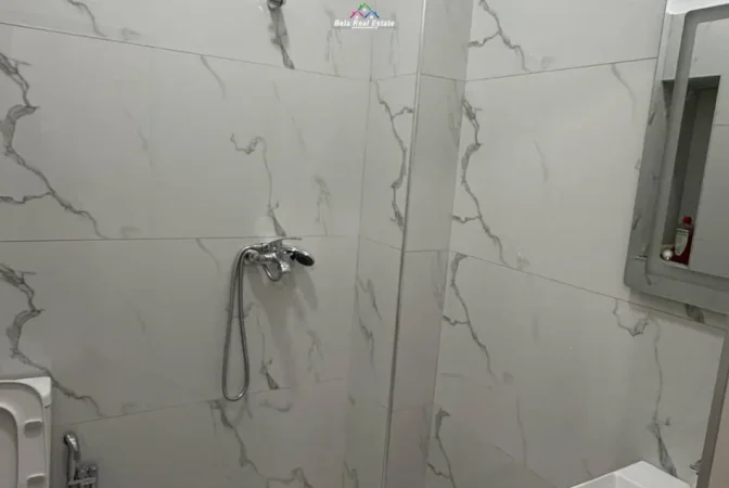 Tirane, jepet me qera apartament 1+1 Kati 1, 50 m² 420 € (Kopshti botanik)