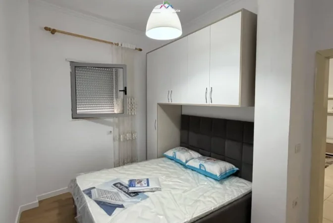 Tirane, jepet me qera apartament 1+1 Kati 1, 50 m² 420 € (Kopshti botanik)