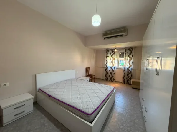 Tirane, jepet me qera apartament 2+1+Aneks+Ballkon Kati 4, 500 € (zogu i zi)