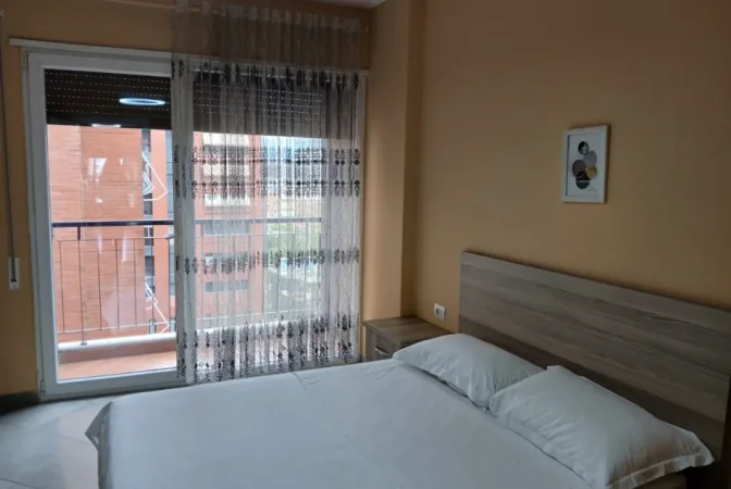 Tirane, jepet me qera apartament 1+1 Kati 5, 75 m² 600 € (Jordan Misja)