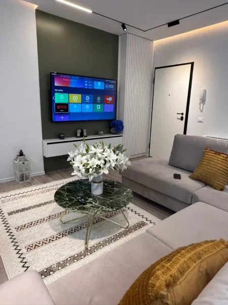 Tirane, jepet me qera apartament 1+1+Aneks+Ballkon Kati 4, 75 m² 550 € (bulevardi i ri)