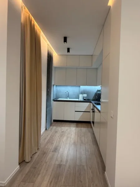 Tirane, jepet me qera apartament 1+1+Aneks+Ballkon Kati 4, 75 m² 550 € (bulevardi i ri)