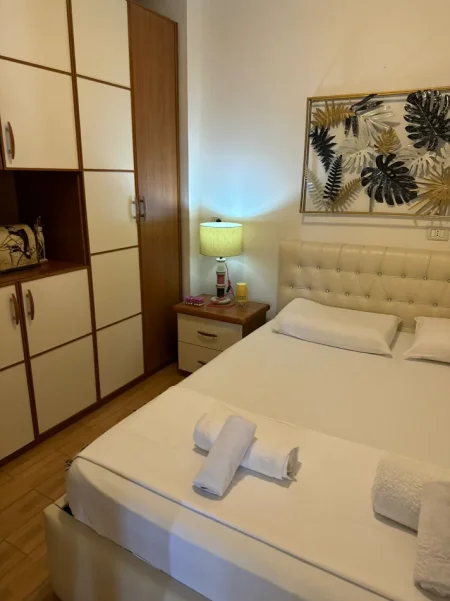 JEPET ME QERA APARTAMENT SHUME I BUKUR  TEK PAZARI I RI , 650 EURO