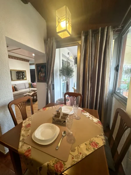 JEPET ME QERA APARTAMENT SHUME I BUKUR  TEK PAZARI I RI , 650 EURO