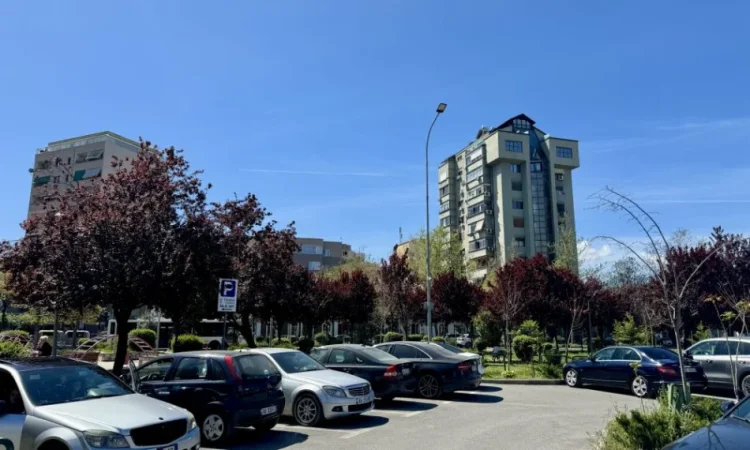 Tirane, jepet me qera ambjent biznesi Kati 0, 139 m² 4.000 € (Tirana e re)