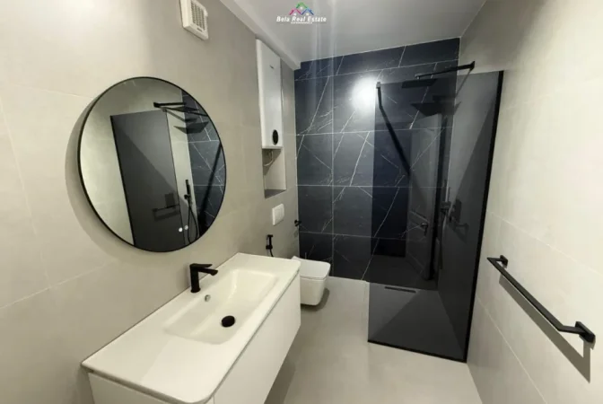 Tirane, jepet me qera zyre Kati 4, 130 m² 1050 € (qender)