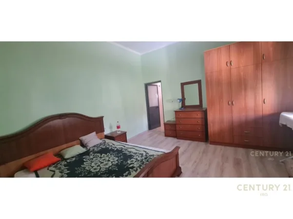 Tirane, jepet me qera apartament 1+1 Kati 1, 56 m² 350 € (rr e kavajes)