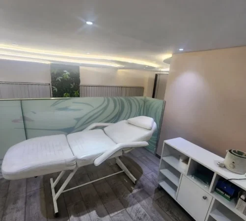 Tirane, jepet me qera ambjent biznesi Kati 1, 85 m² 1.450 € (Kompleksi Tirana Golden Park)