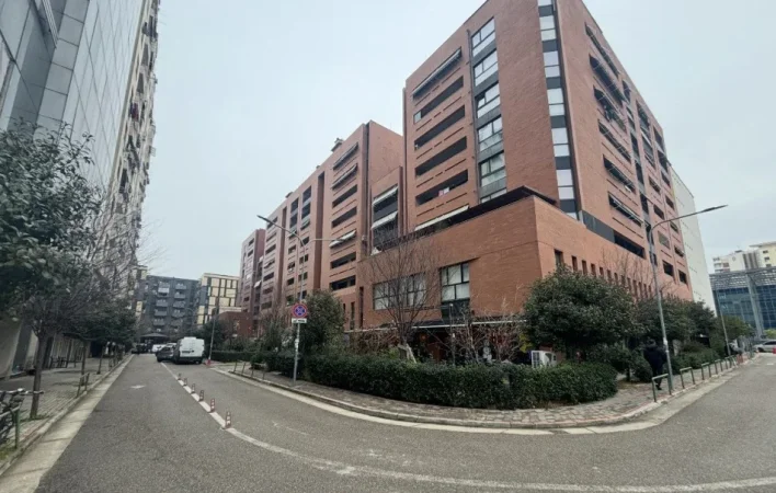 Tirane, jepet me qera garazh | post parkimi Kati 1, 15 m² 150 € (Hipoteka)