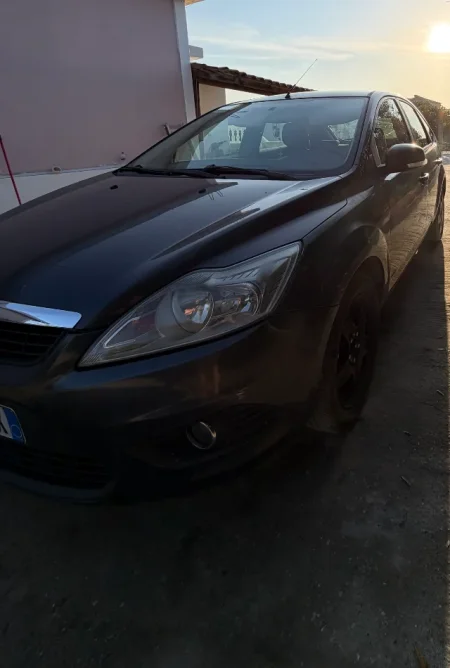 Fier, shitet makine Ford focus Nafte, blu e errët Klima 230 km 3500 €