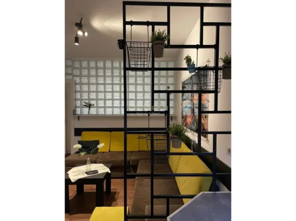 Tirane, jepet me qera apartament 1+1 , 50 m² 550 € (shkolla e baletit)