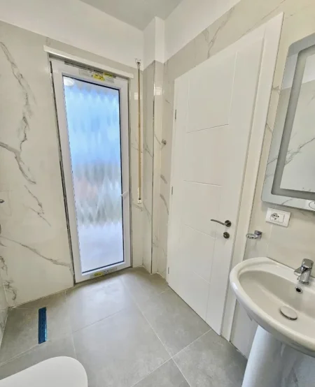 Tirane, jepet me qera apartament 2+1 Kati 5, 100 m² 600 € (Astir)