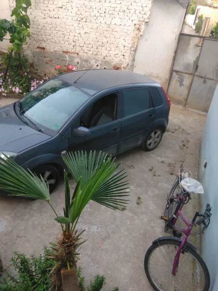 Tirane, shes makine Ford fiesta Nafte, vishnje manuale Kondicioner 194.000 km 1.700 €