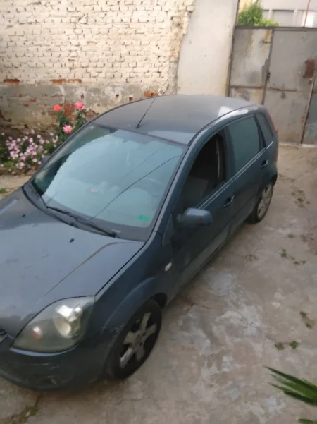 Tirane, shes makine Ford fiesta Nafte, vishnje manuale Kondicioner 194.000 km 1.700 €