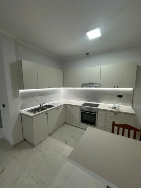 Tirane, jepet me qera apartament 1+1 Kati 2, 70 m² 400 € (Rruga Jordan Misja)