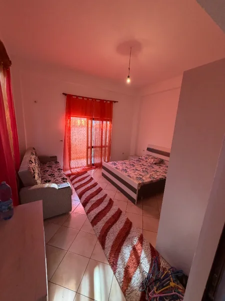 Tirane, jap me qera shtepi 1+1+Ballkon Kati 1, 300 € (Rruga kole xhumari)