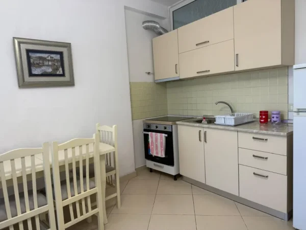 Tirane, jepet me qera apartament 2+1 Kati 3, 90 m² (21 Dhjetori)