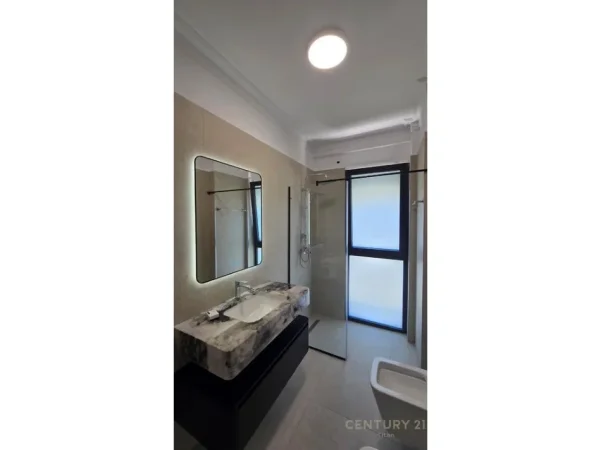 Tirane, jepet me qera apartament 1+1 , 60 m² 700 € (DON BOSKO)