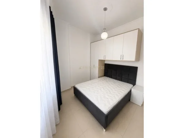 Tirane, jepet me qera apartament 1+1 Kati 1, 60 m² 501 € (kopshti botanik)
