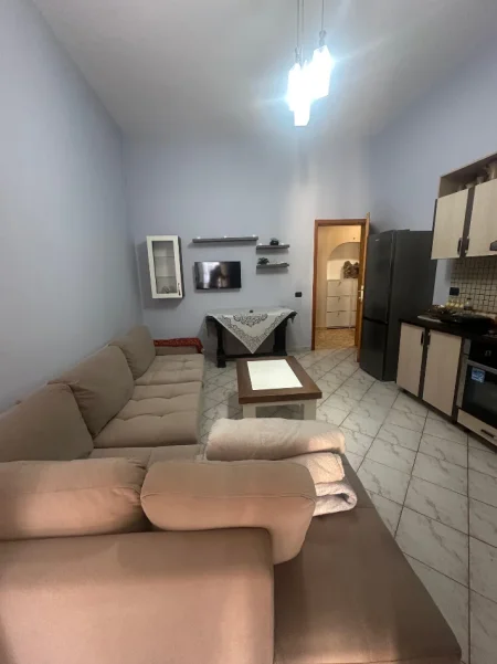 Tirane, jepet me qera apartament 1+1 , 75 m² 550 € 