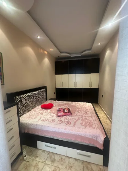Tirane, jepet me qera apartament 1+1 , 75 m² 550 € 