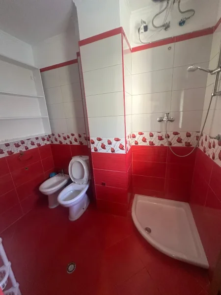 Tirane, jepet me qera apartament 1+1 , 75 m² 550 € 
