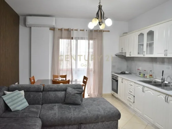 Tirane, jepet me qera apartament 2+1+Ballkon Kati 4, 105 m² 650 € (don bosko)