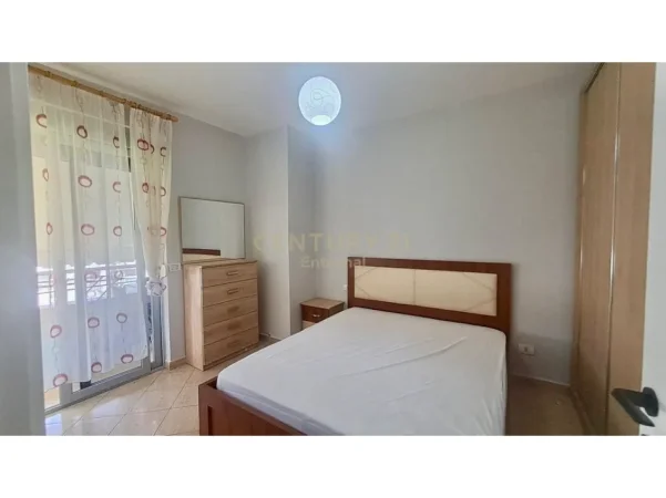Tirane, jepet me qera apartament 1+1 Kati 3, 52 m² 450 € (xhamlliku)