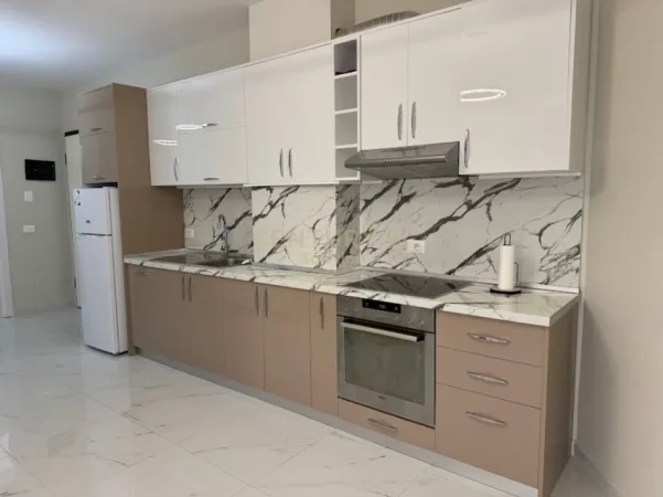 Tirane, jepet me qera apartament 1+1 Kati 5, 70 m² 650 € (mine peza)