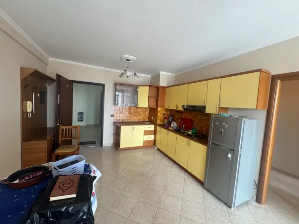Tirane, jepet me qera apartament 1+1+Ballkon Kati 7, 80 m² 450 € (21 Dhjetori te Market Joena)