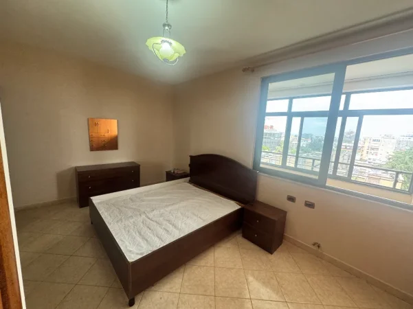 Tirane, jepet me qera apartament 1+1+Ballkon Kati 7, 80 m² 450 € (21 Dhjetori te Market Joena)