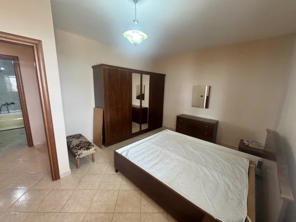 Tirane, jepet me qera apartament 1+1+Ballkon Kati 7, 80 m² 450 € (21 Dhjetori te Market Joena)