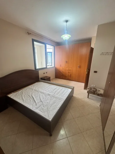 Tirane, jepet me qera apartament 1+1+Ballkon Kati 7, 80 m² 450 € (21 Dhjetori te Market Joena)