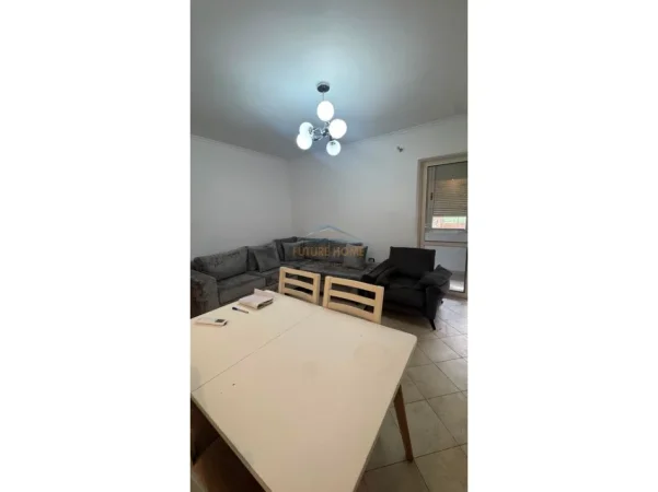Tirane, jepet me qera apartament 3+1+Ballkon Kati 2, 95 m² 600 € (Rruga Fortuzi)
