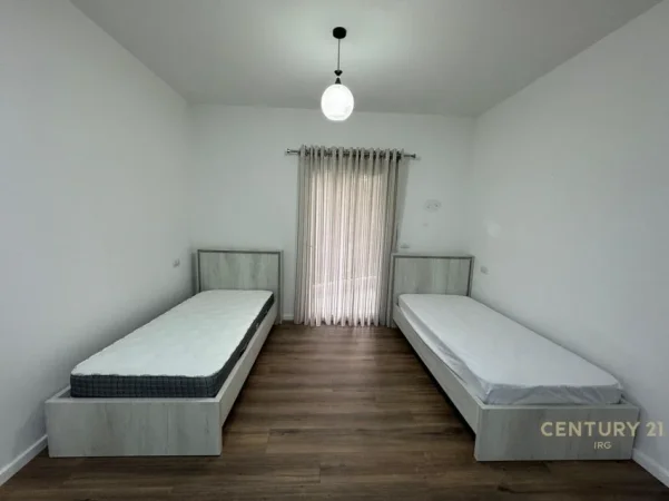Tirane, jepet me qera apartament 2+1+Ballkon Kati 3, 107 m² 750 € (kopshti botanik)