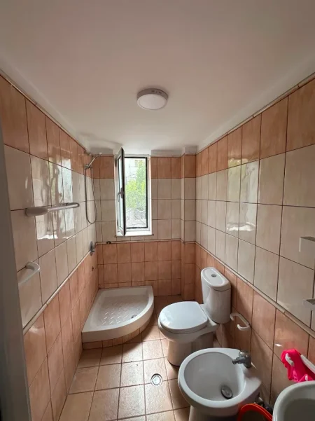Tirane, jepet me qera apartament 2+1 Kati 3, 70 m² 550 € (Harry Fultz/Rr.Asim Vokshi)