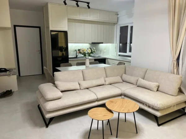 Tirane, jepet me qera apartament 2+1 Kati 6, 99 m² 900 € (Shkolla e Kuqe SPEED142106)