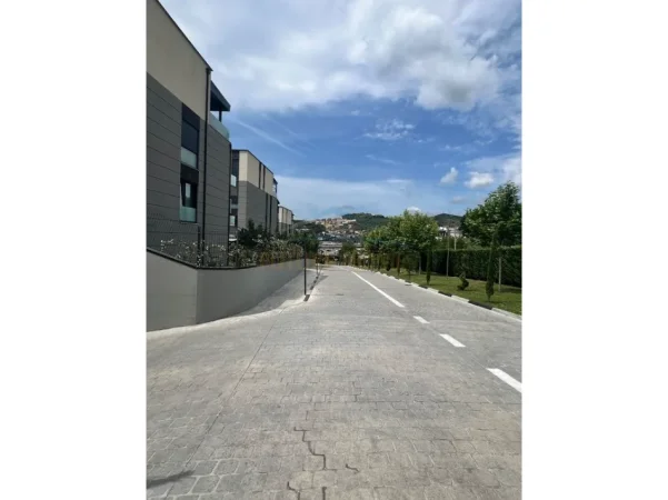 Tirane, jepet me qera apartament 2+1 Kati 1, 116 m² 1.500 € (Sofia Hill Residence)