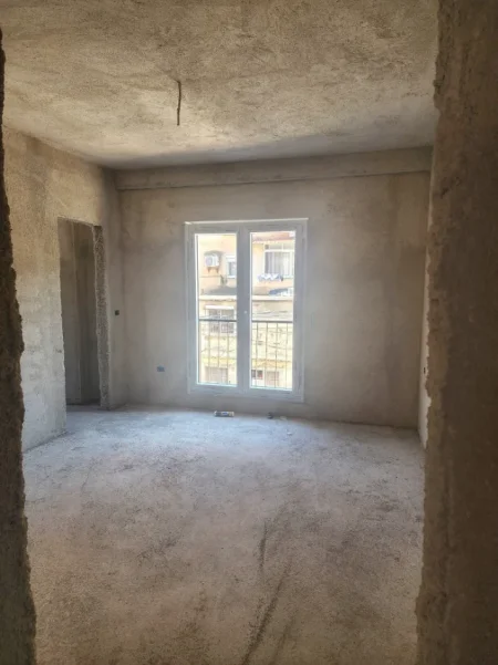 Tirane, shitet 2+1+Ballkon Kati 1, 100 m² 