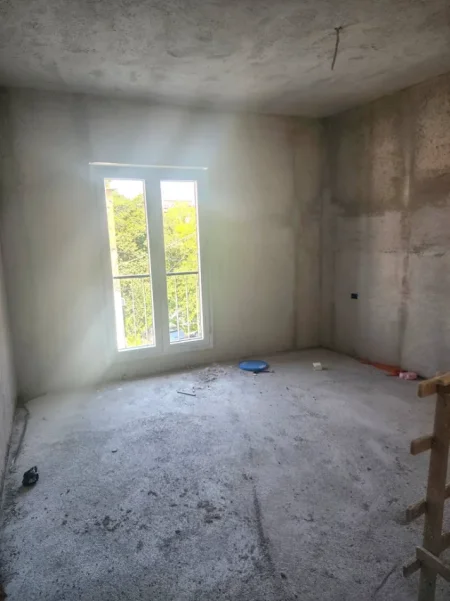 Tirane, shitet 2+1+Ballkon Kati 1, 100 m² 