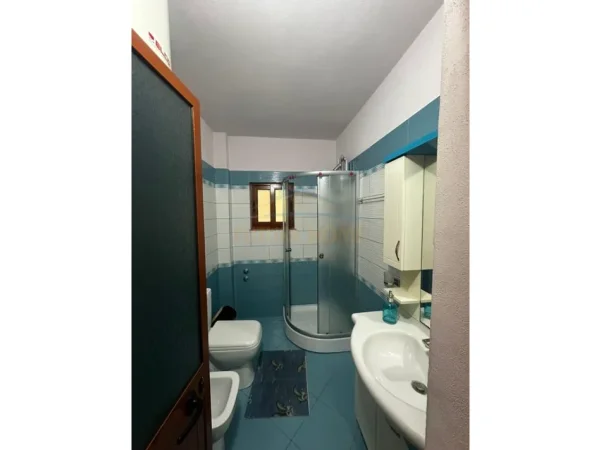 Durres, jepet me qera apartament 2+1 Kati 5, 76 m² 350 € (Prane shkolles Qemal Mici, Lagjia 18, Durres)