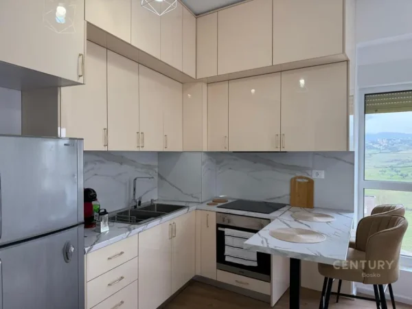 Tirane, jepet me qera apartament 1+1 Kati 7, 61 m² 450 € (Ali Demi bosko142007)