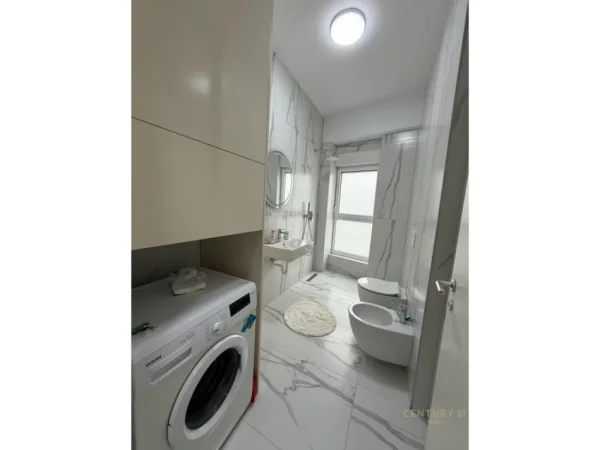 Tirane, jepet me qera apartament 1+1 Kati 7, 61 m² 450 € (Ali Demi bosko142007)